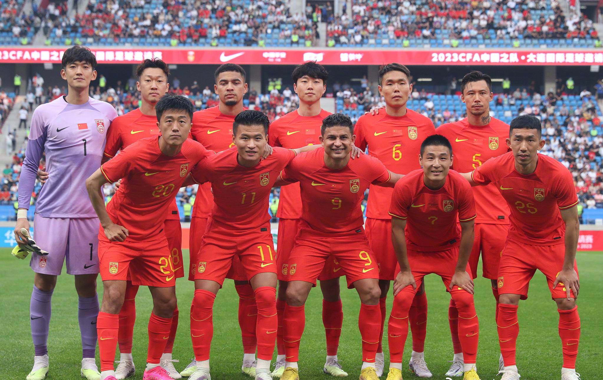 关于国际足坛战绩令人瞩目，中国队实现壮举的信息