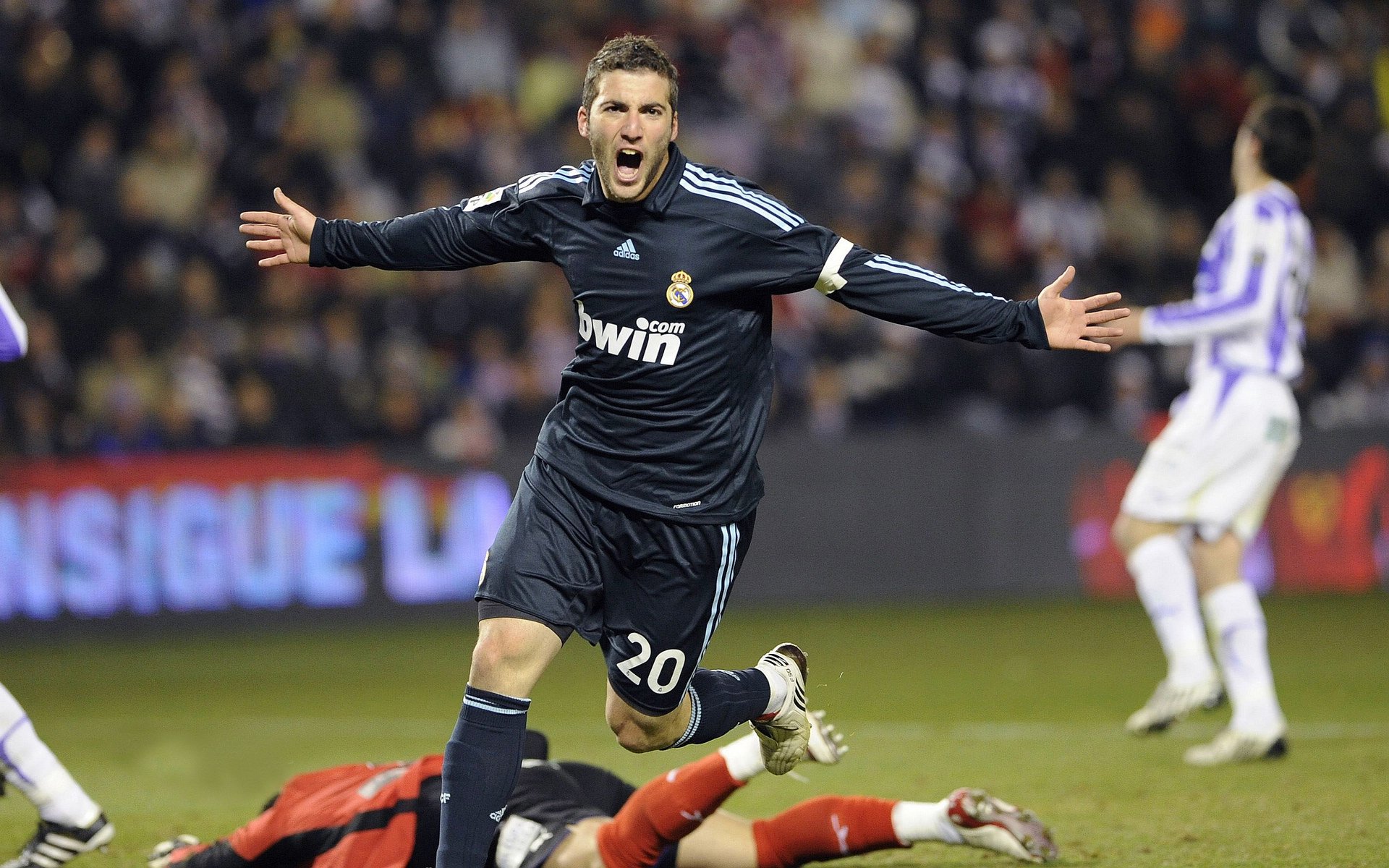 布鲁诺·费尔南德斯赛后谦逊发言登热搜，洛杉矶湖人险胜多特蒙德引发热议(布鲁诺费尔南德斯身价)